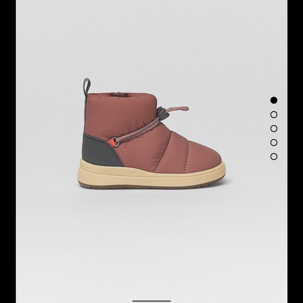 Zara toddler boot sz 20